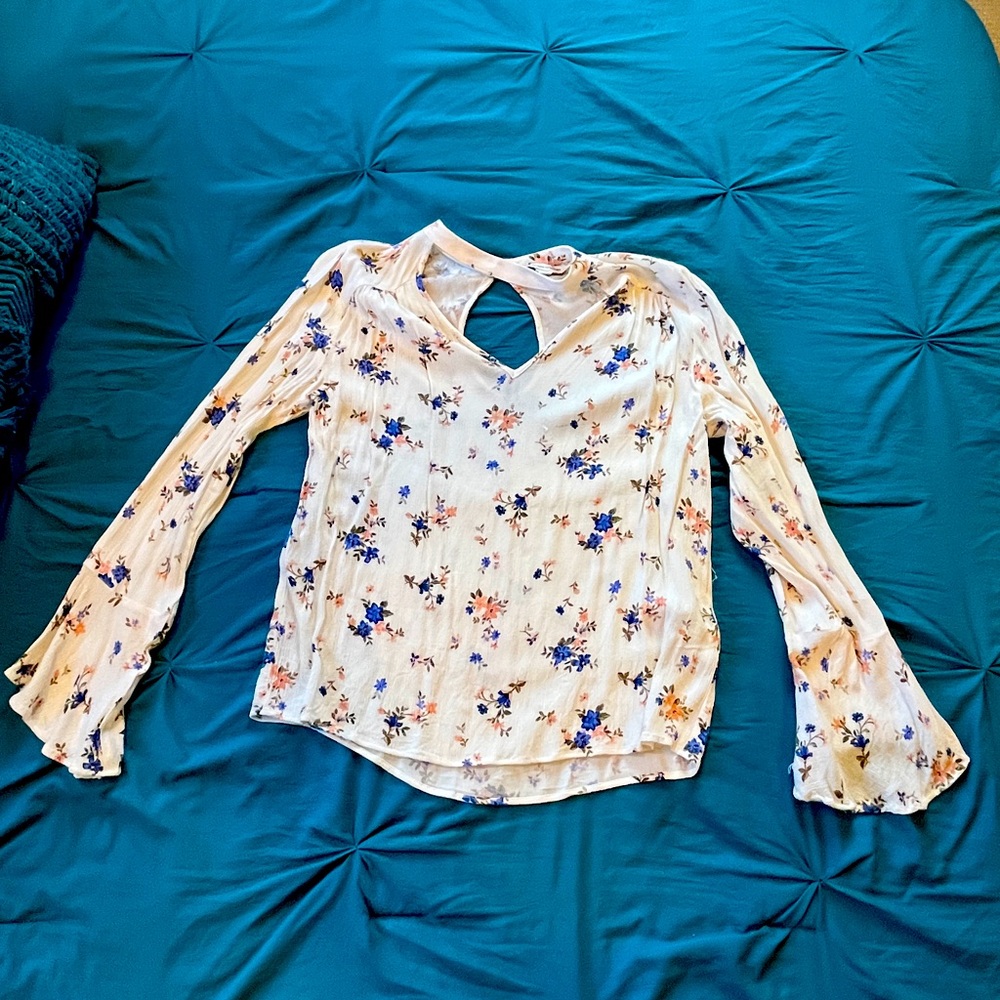 Bell sleeve flower blouse from AEO - SM